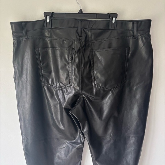 Abercrombie & Fitch The 90s Straight Ultra High Rise Faux Leather Pant Black - Picture 7 of 11